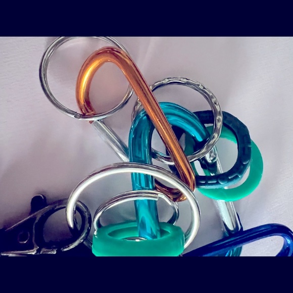 🆕 NEW 14 pcs Set of several hooks and holders for keys or cards - Picture 5 of 17